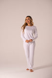 Pijama Soft para mujer en polialgodón texturizado color blanco – camisa manga larga y pantalón largo