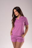 Conjunto de pijama morado con diseño cómodo y estilo moderno