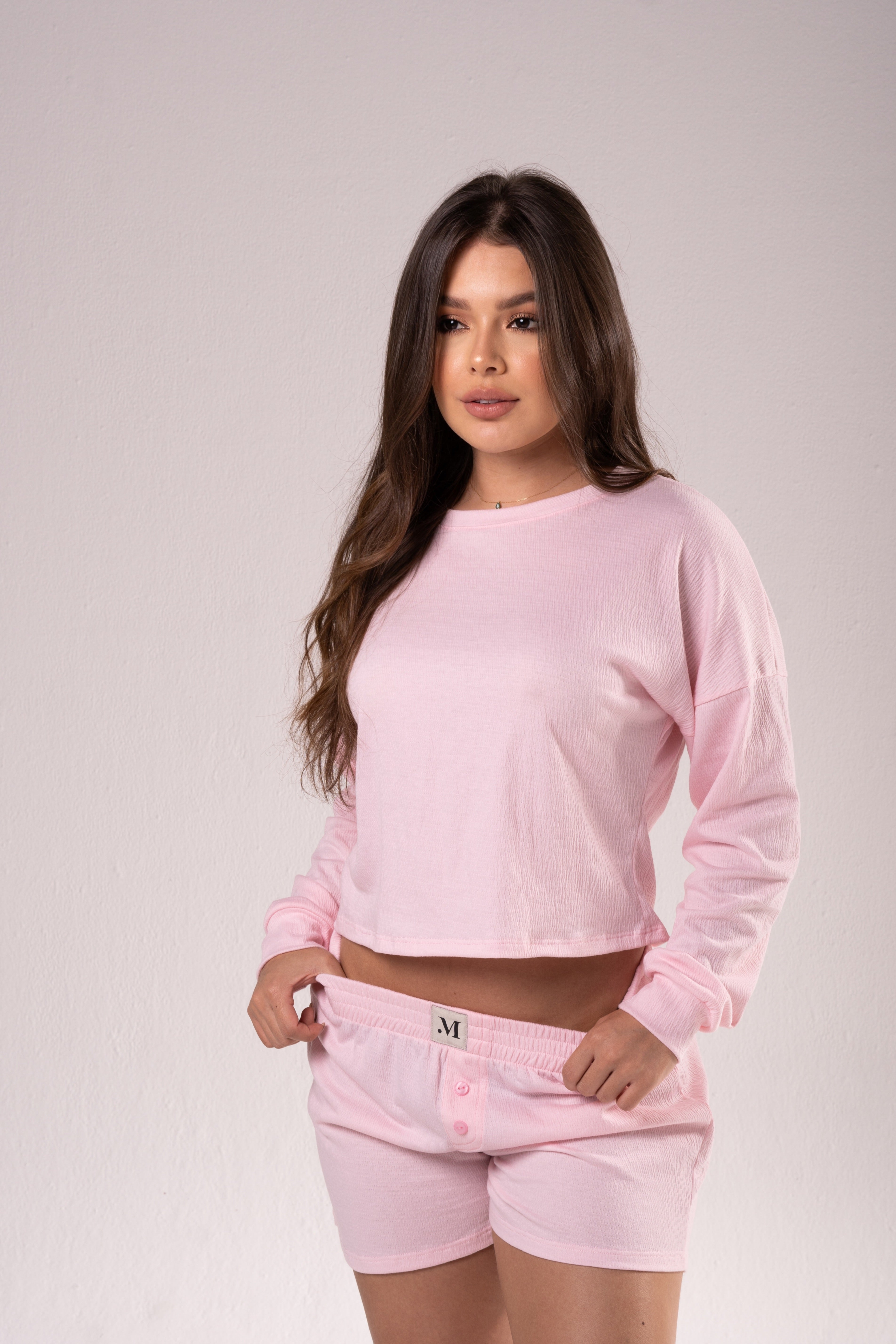 Set de pijama rosa estilo París, polialgodón ligero y moderno.